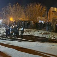Vecinos indignados de la toma 7 de Mayo quisieron sacar a la fuerza a un adolescente de su vivienda