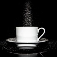 El Feng Shui lo confirma: dónde colocar una taza con sal para atraer riqueza