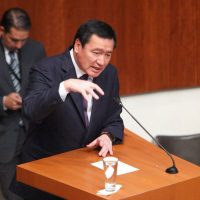Tunden en el Senado al 'súper secretario” Osorio Chong; le achacan la inseguridad y lo acusan de tráfico de influencias