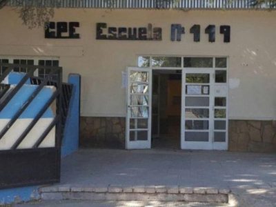 Fuertes vientos derrumbaron el cielorraso de la escuela 119 de Cutral Co