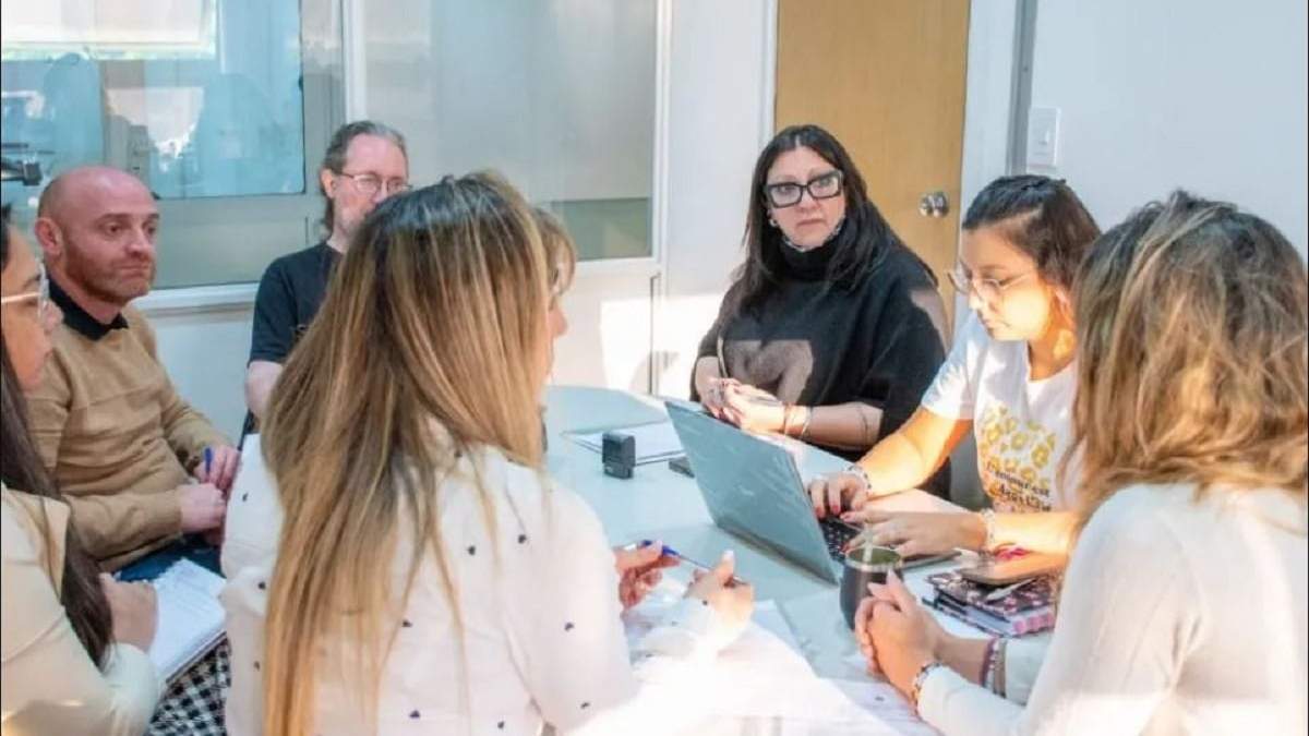 La ministra de Educación de Neuquén, Soledad Martínez en la reunión con directivos de los CPEM. Fuente: (Gobierno de Neuquén)