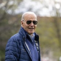Biden quiere ganar votos provocando algunas risas a expensas de Trump