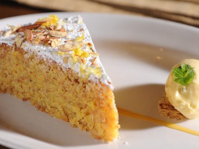 Torta de polenta y leche condensada sin gluten: poné la pava y disfrutá de la merienda más rica