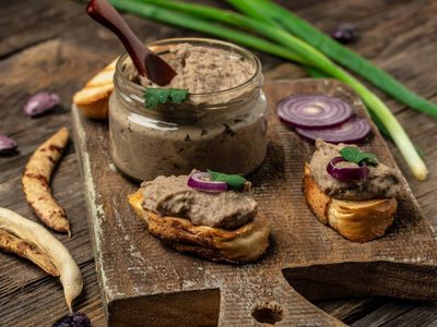 Paté de hongos y tomillo: elevá el nivel de tus picadas del finde, con esta receta fuera de serie