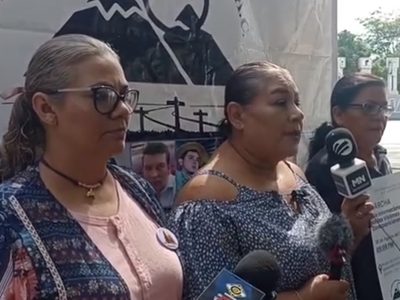 Madres buscadoras intervinieron el desfile conmemorativo del 20 de noviembre en Colima