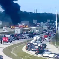 Jet intenta aterrizar de emergencia en carretera de Florida; hay dos muertos (Video)
