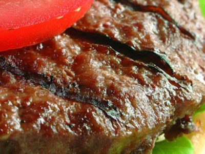 El truco viral del hielo para cocinar hamburguesas perfectas y en su punto justo