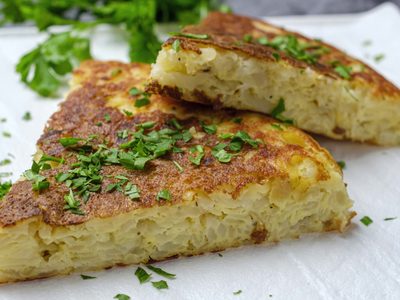 Tortilla de papa y espinaca: en pocos minutos resolvé tu almuerzo con esta receta y un secreto que hace la diferencia