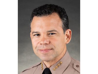 Reportan que jefe policial de Miami se disparó tras discutir con su esposa