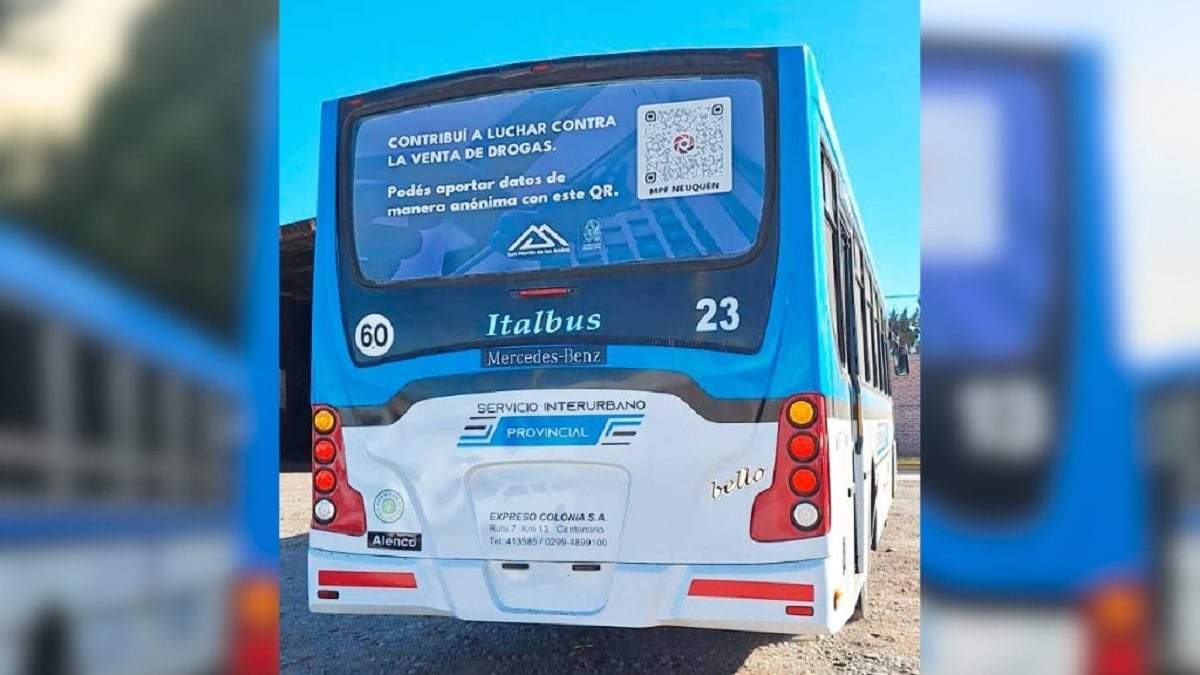Los colectivos de San Martín de los Andes lucen el código QR. Fuente: (MPF)