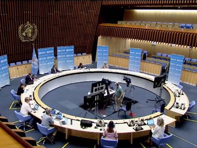 La OMS urge a levantar las restricciones con "cuidado extremo"