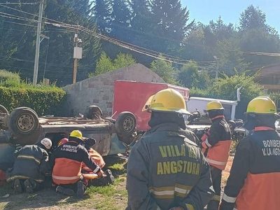 Casa por casa: la campaña de los bomberos de La Angostura para comprar un camión