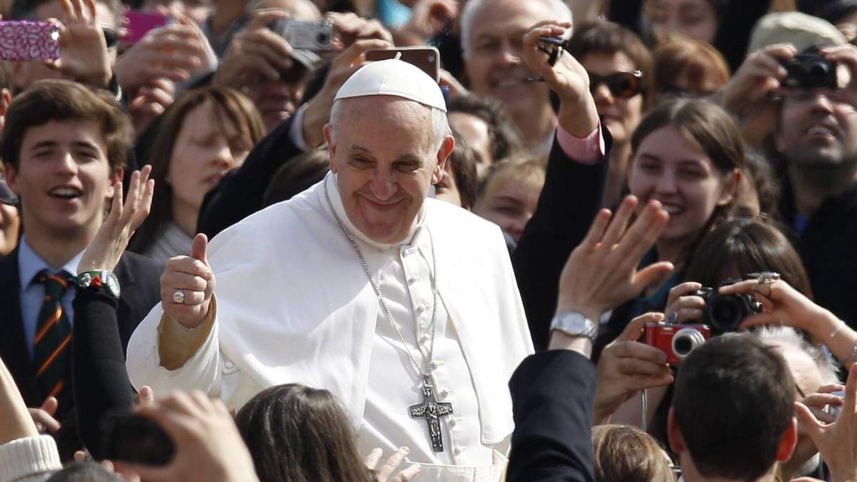 El papa Francisco fue sometido al test del coronavirus. Fuente: (Twitter)