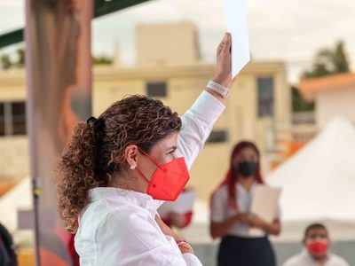 Leslie Hendricks rinde protesta como candidata del PRI al gobierno de Quintana Roo