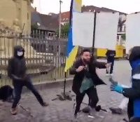 Un hombre apuñala a tres personas durante mitin contra el Islam en Mannheim, Alemania (Video)