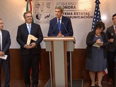 AMLO presenta a Kerry planes y avances para impulsar energías limpias