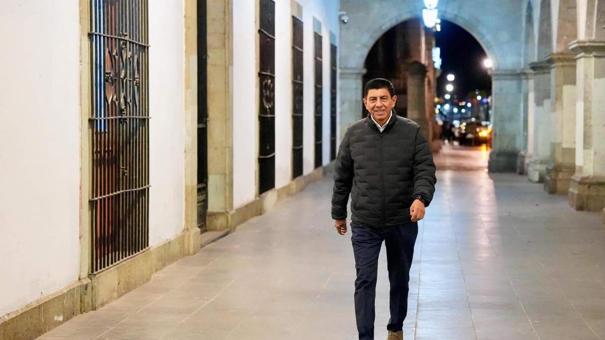 El gobernador al llegar a Palacio de Gobierno