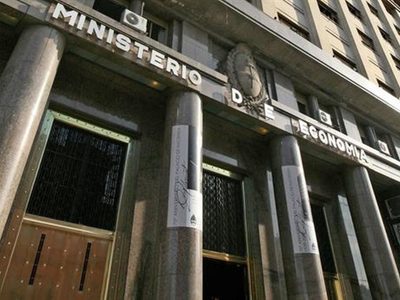 Sigue la puja entre el gobierno y las empresas por la restricción a las importaciones