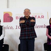 AMLO pide mayoría de la 4T en el Congreso para que sigan los programas sociales