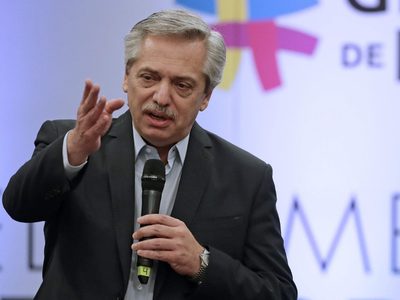 "Aplicar la razón salva vidas": la inteligente respuesta con la que Fernández calló a la oposición