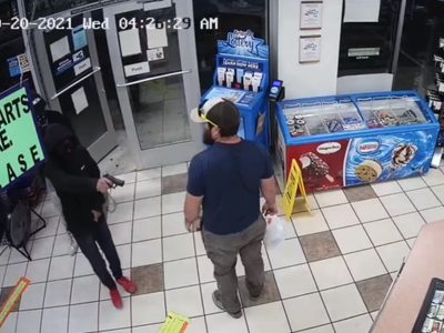 Marine desarma en segundos a asaltante de una gasolinería