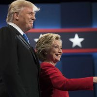 Exhibe Clinton ignorancia política de Trump en primer debate presidencial