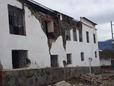 Ecuador: Sismo causa pánico y destrucción de inmuebles