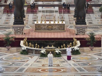 Sin precedentes: Pascua en tiempos de coronavirus con iglesias vacías y un Papa solo en el Vaticano