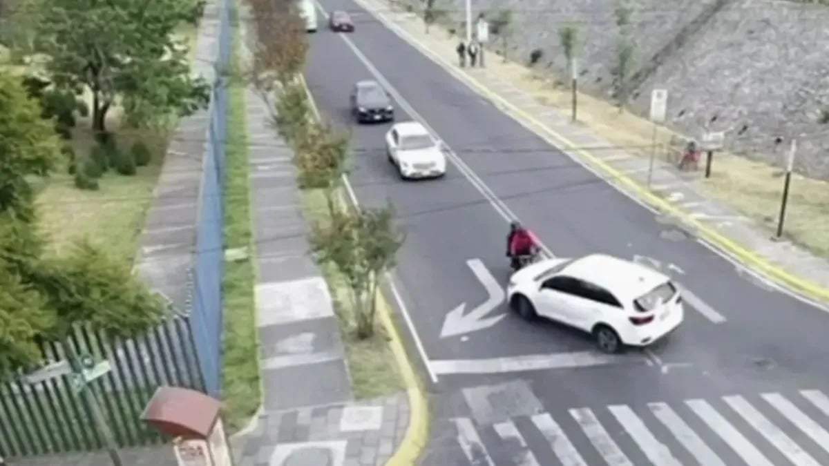 Vinculan a proceso a mujer que atropelló a repartidor, pero le dan libertad condicional