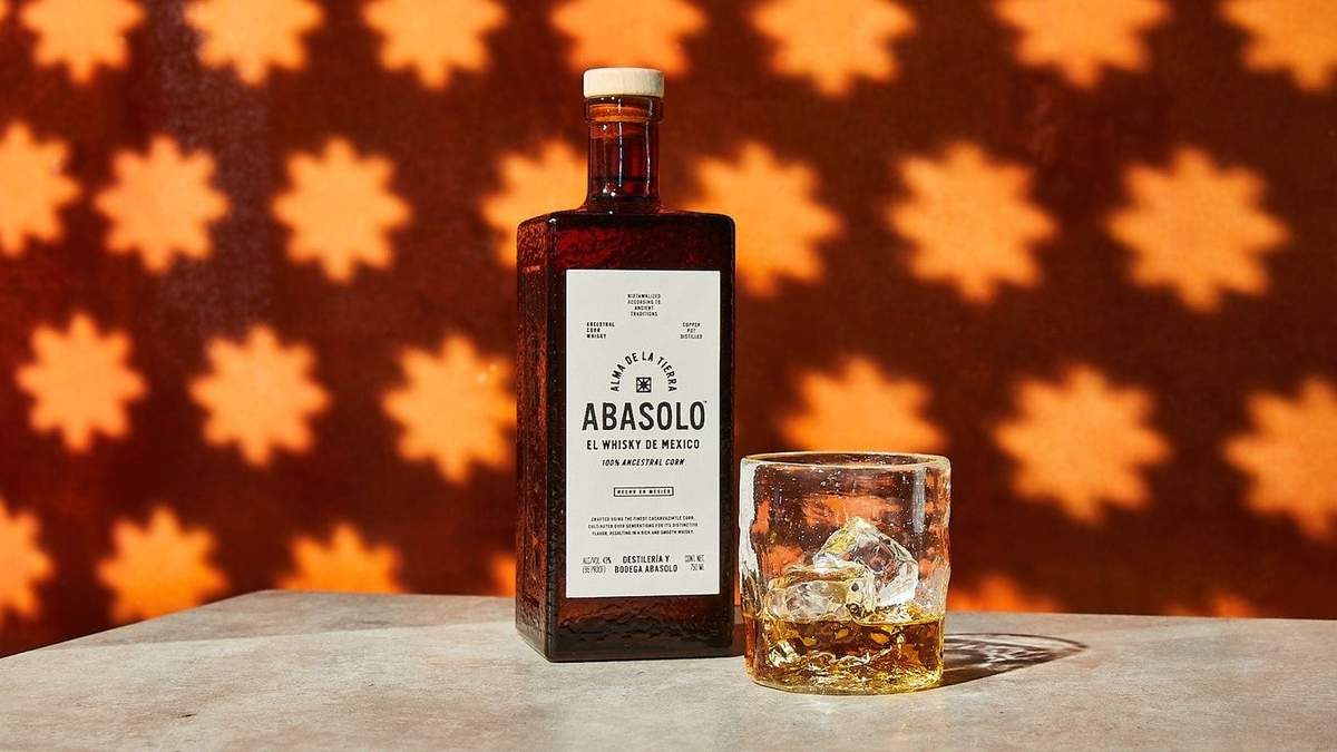 Un whisky solidario con técnicas ancestrales. Fuente: (Twitter)