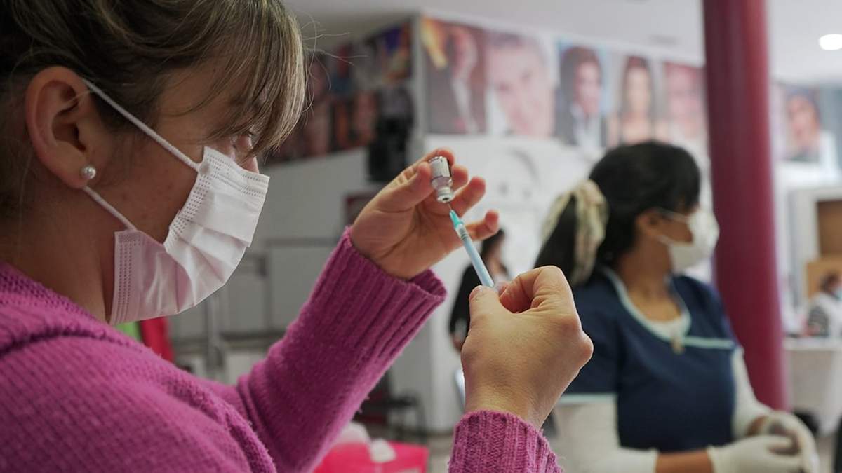El viernes las personas que inoculan vacunas celebrarán su día. Fuente: (Facebook)