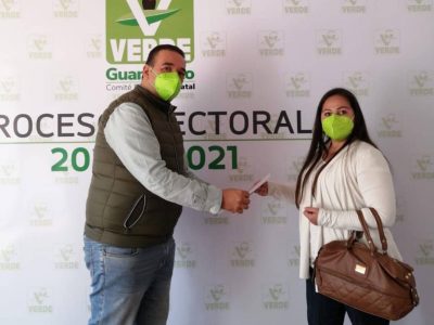 Balean auto de candidata del PVEM en Acámbaro; intenta denunciar pero no encuentra personal en el MP