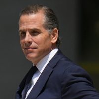 Encausan judicialmente a hijo del presidente Biden por compra de arma de fuego