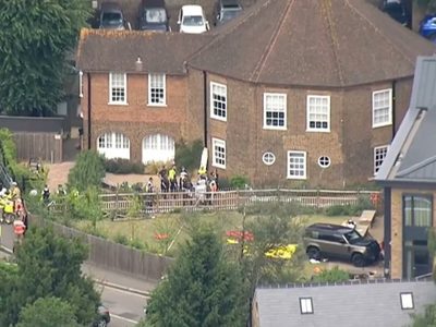 Muere una niña después de que un coche se estrellara en un colegio de Londres