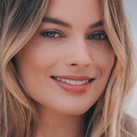 ¡Impactante! Margot Robbie llegó a México y detuvo el tráfico para promocionar su nueva cinta
