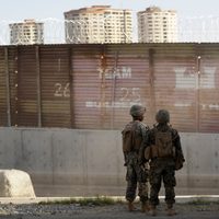 Grupo de migrantes LGTB se anticipa a la caravana y llega a la frontera con EU para pedir asilo