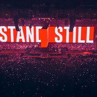 El alucinante Roger Waters sorprende con un escenario en forma de cruz