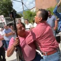 Sindicalizados, policías y escoltas golpean a reporteros en Chilpancingo (Videos)