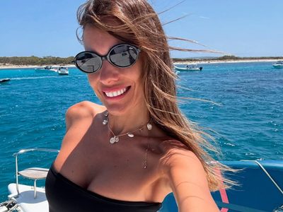 Diseño liviano, estampado y versátil: Pampita enseña cómo elevar una pieza bohemia con elegancia mediterránea