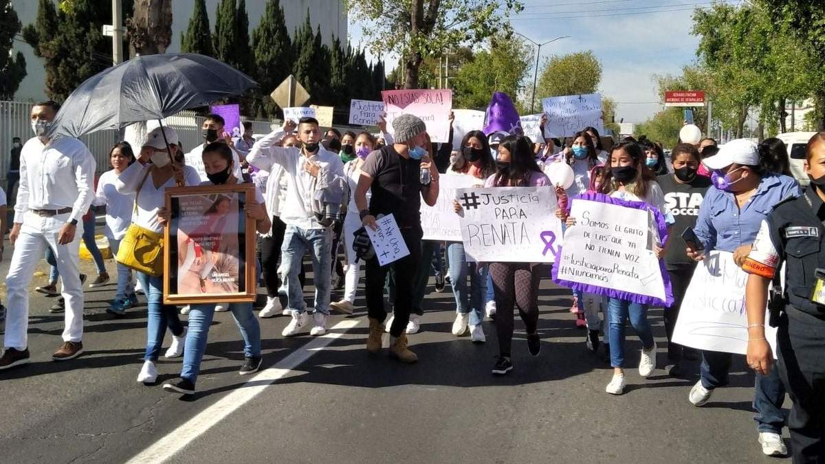 Marcha al palacio municipal de Ixtapaluca para exigir justicia por la muerte de Renata