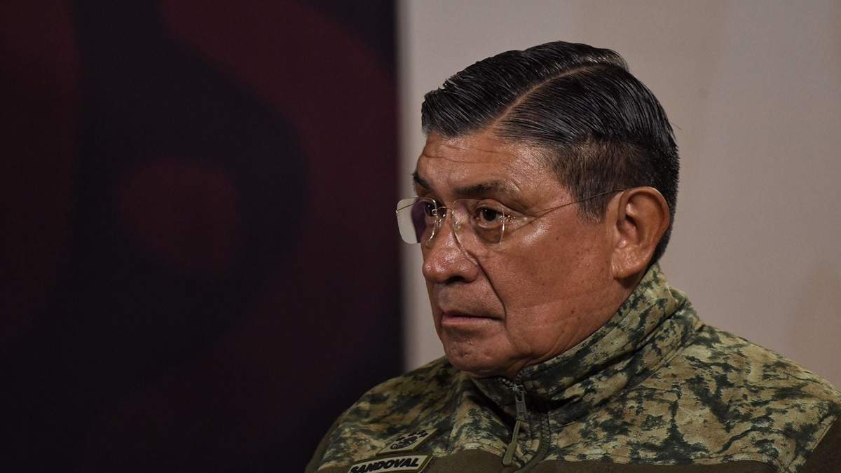 Luis Cresencio Sandoval. “Tiene que investigarse por qué lo hizo y cómo puede considerarse esa actividad que llevó al personal a perder la vida”
