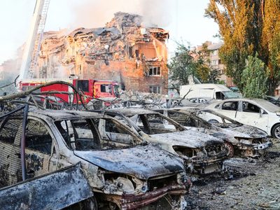 Ataque de drones y misiles rusos mata a 15 personas y hiere a otras 48 en Kiev, Ucrania