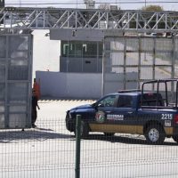 Reos riñen en penal donde está “El Bronco”