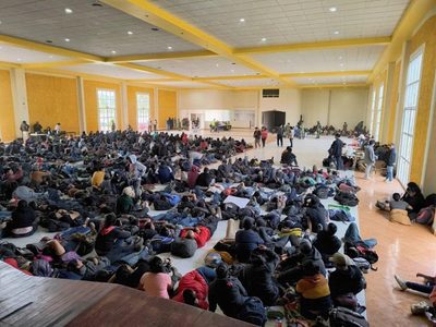 Rescatan a 726 migrantes de una bodega en Tlaxcala