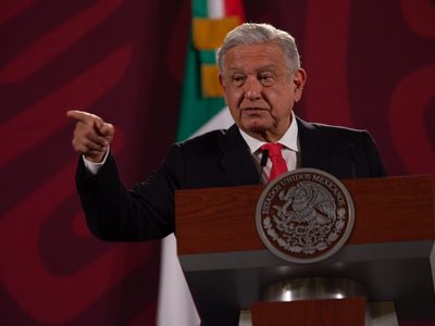 AMLO anuncia reforma a la ley de austeridad para que nadie gane más que el presidente