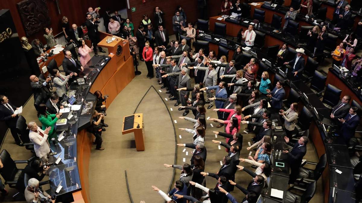 Candidatos rinden protesta
