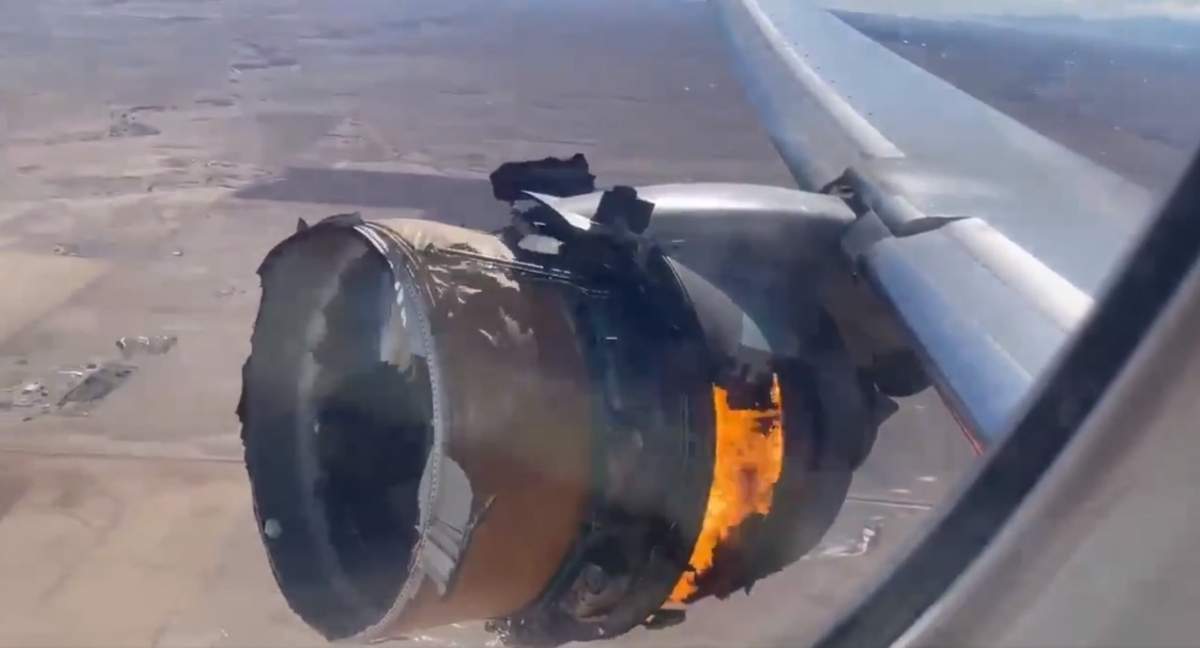 Pasajeros del vuelo de United Airlines grabaron el motor dañado