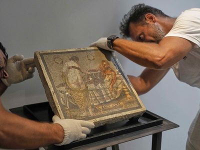 Mosaico erótico de la era romana robado por un capitán nazi fue devuelto a Pompeya