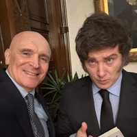 Ahora Milei defiende a Espert, quien renunció a su candidatura por vínculos con Machado
