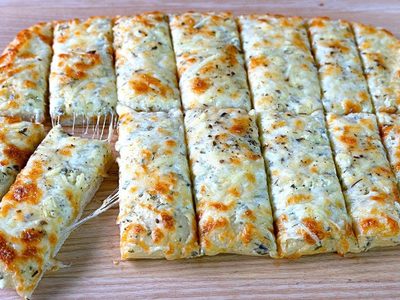 Pan de pizza de ajo: una receta fácil y espectacular que levanta cualquier picada